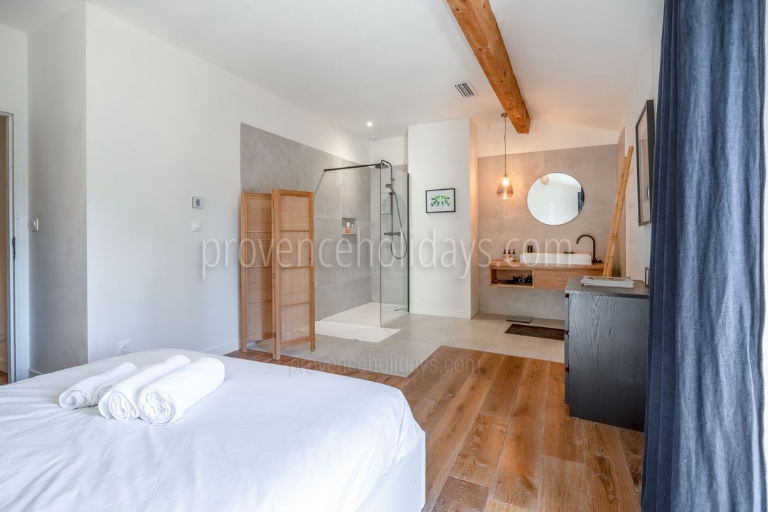 16 - Mas des Roches: Villa: Bedroom