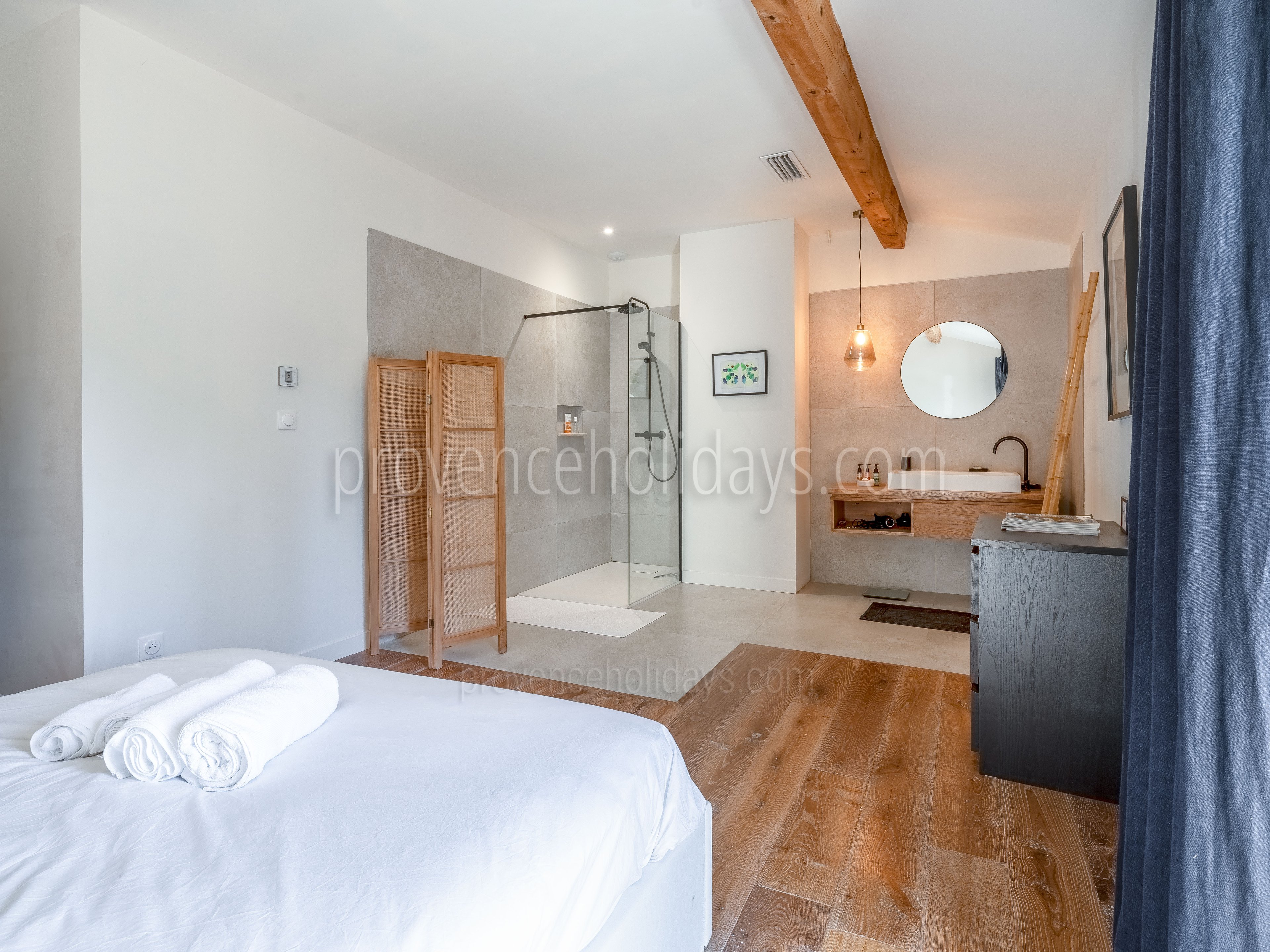 16 - Mas des Roches: Villa: Bedroom