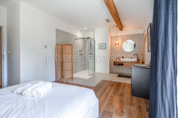 16 - Mas des Roches: Villa: Bedroom