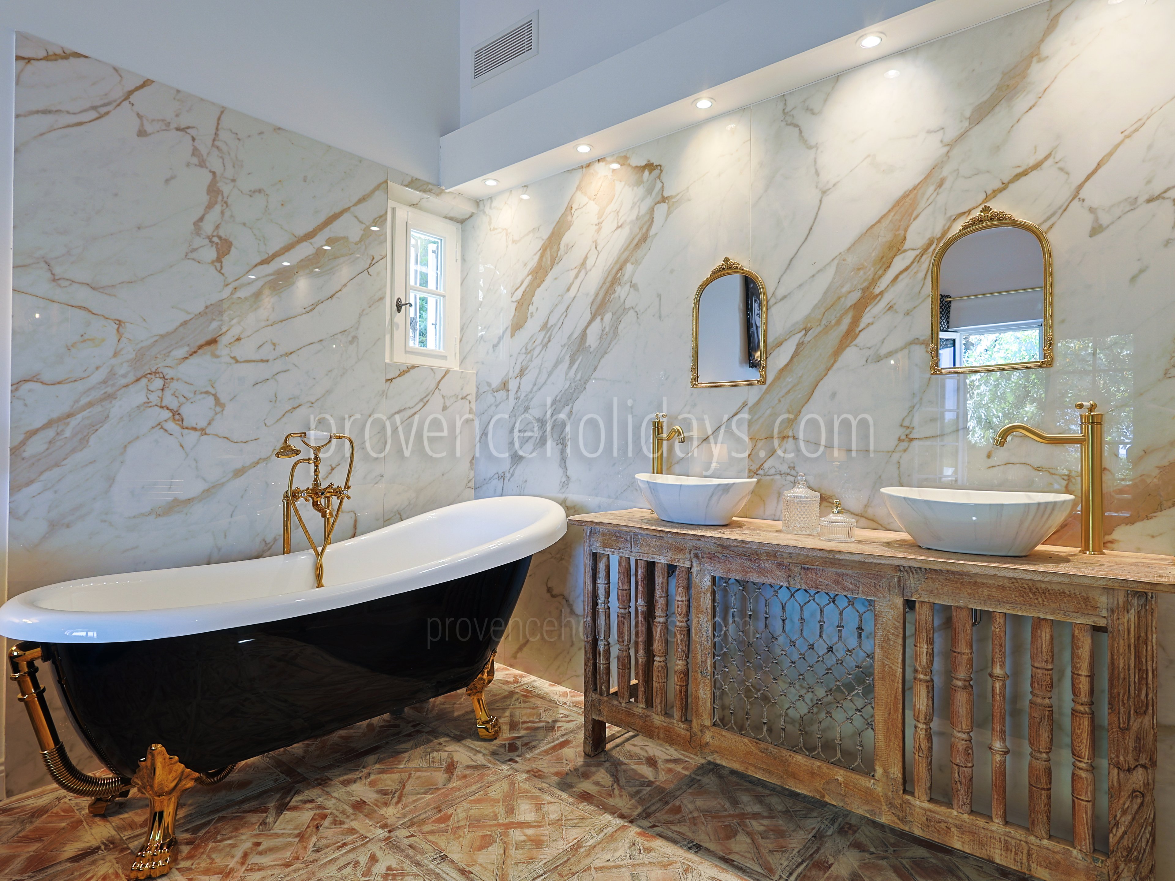 22 - Le Mas de la Garde: Villa: Bathroom