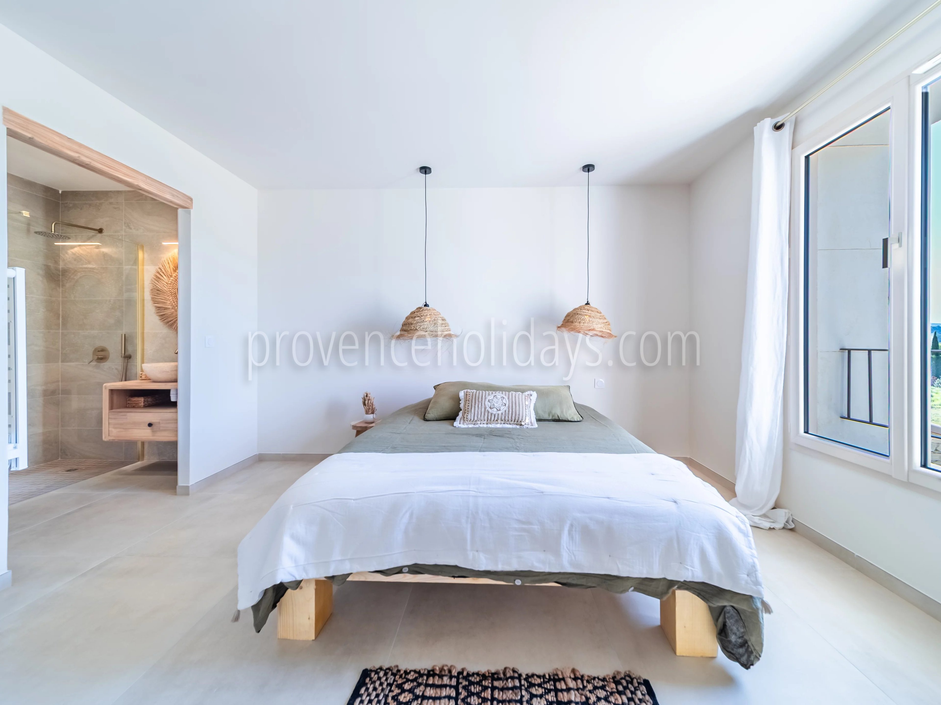 13 - Provençal villa in Gordes: Villa: Bedroom