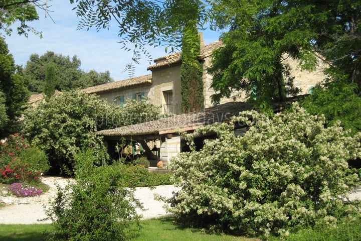 6 - Historisch landgoed in Barbentane: Villa: Exterior