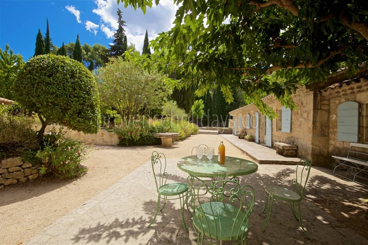 Beautifully renovated farmhouse with a private pool