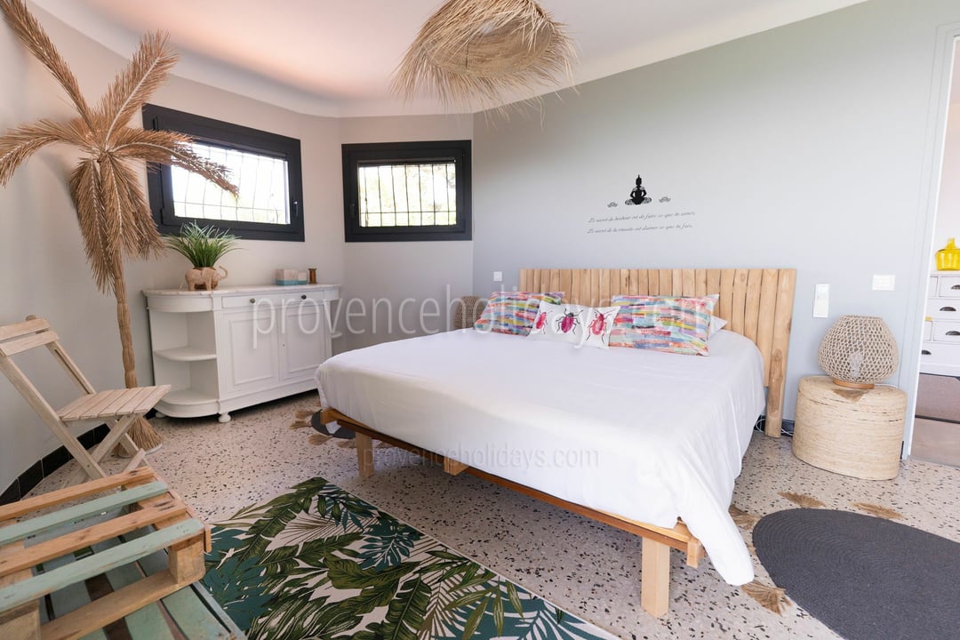 7 - Villa Trayas: Villa: Bedroom
