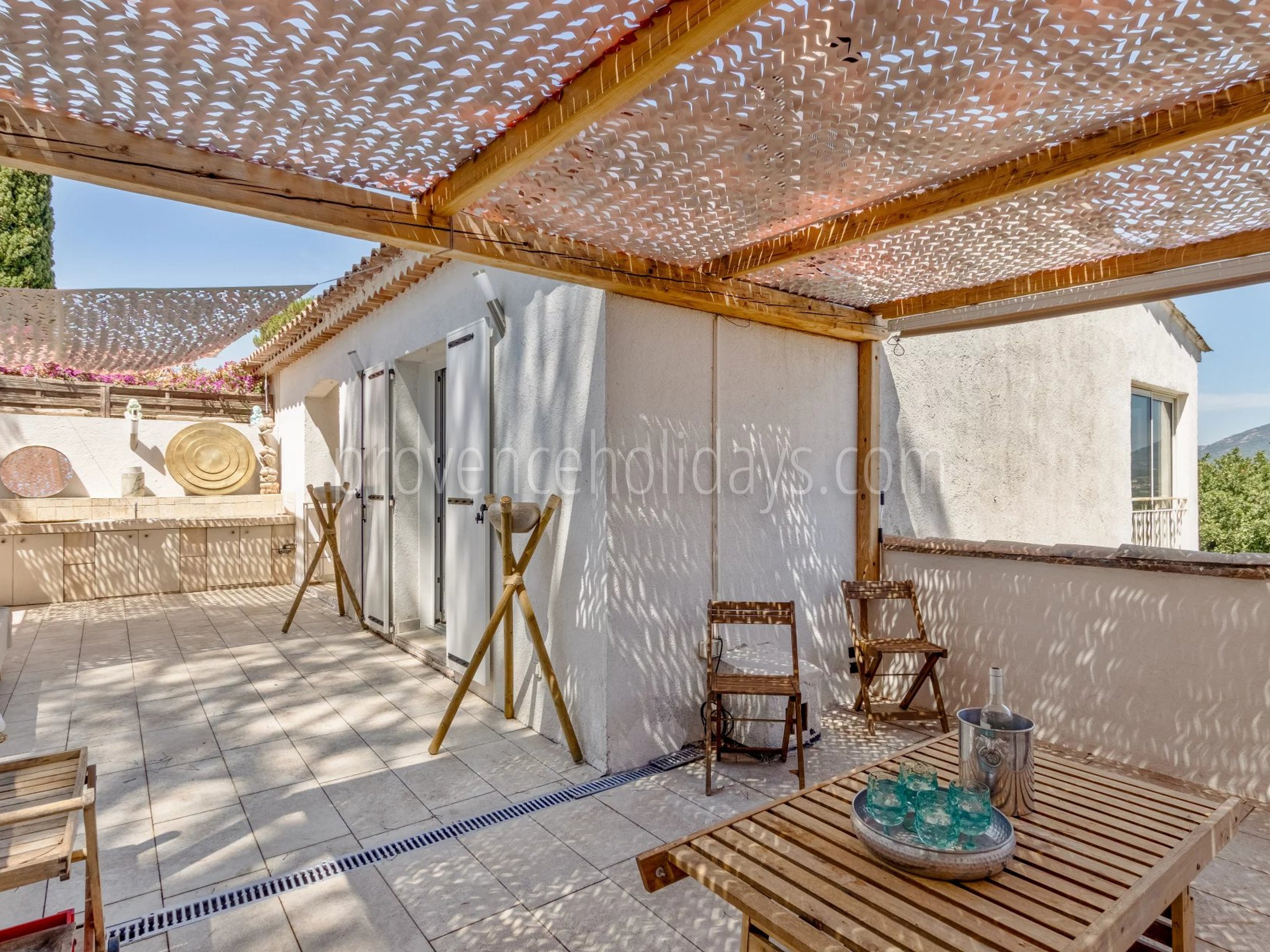 14 - Quiet house in Gassin: Villa: Exterior