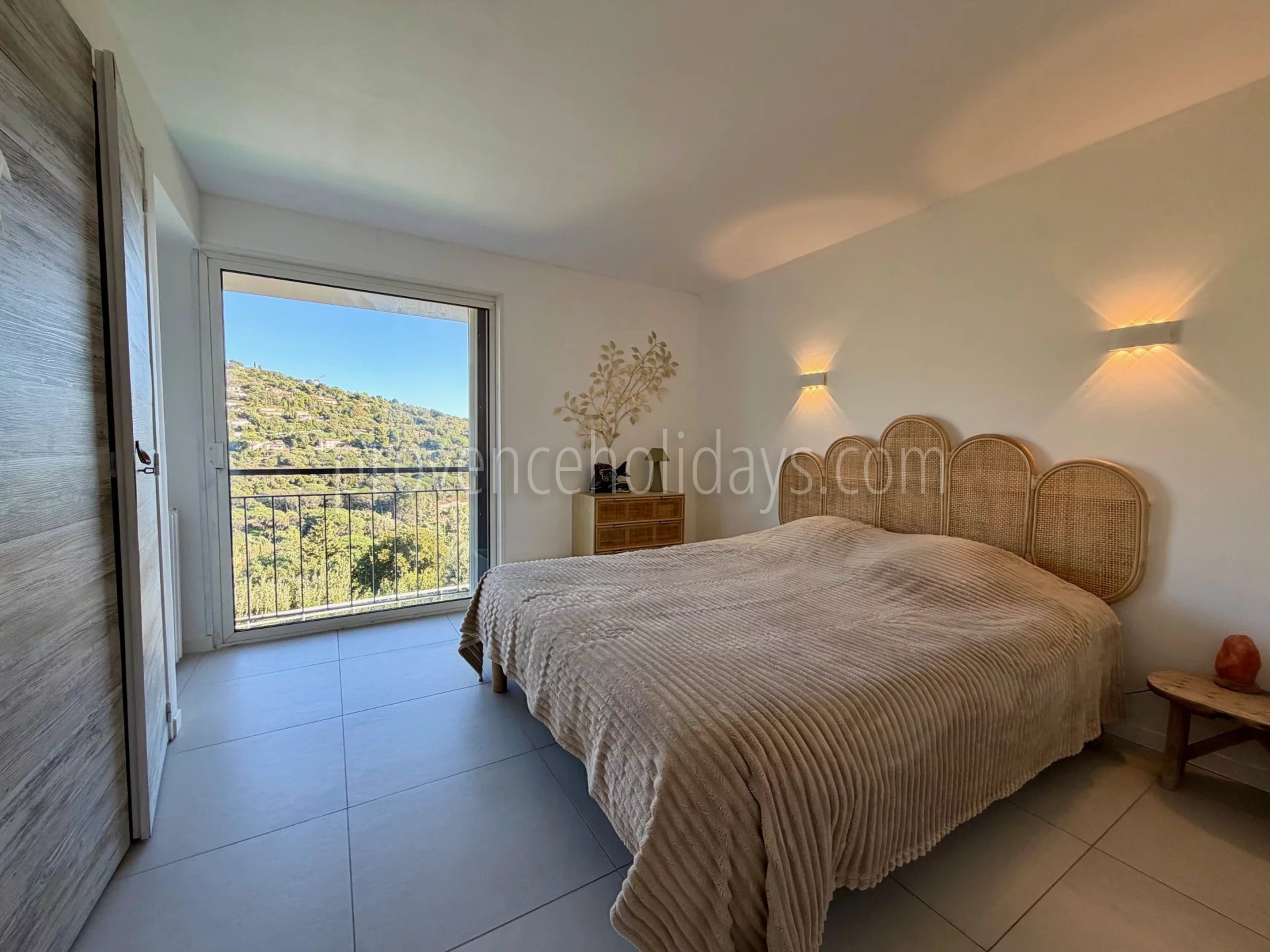 14 - Villa with pool in Cavalaire-sur-Mer: Villa: Bedroom