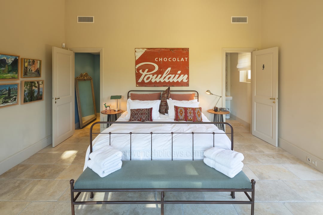 37 - Mas Provence: Villa: Bedroom