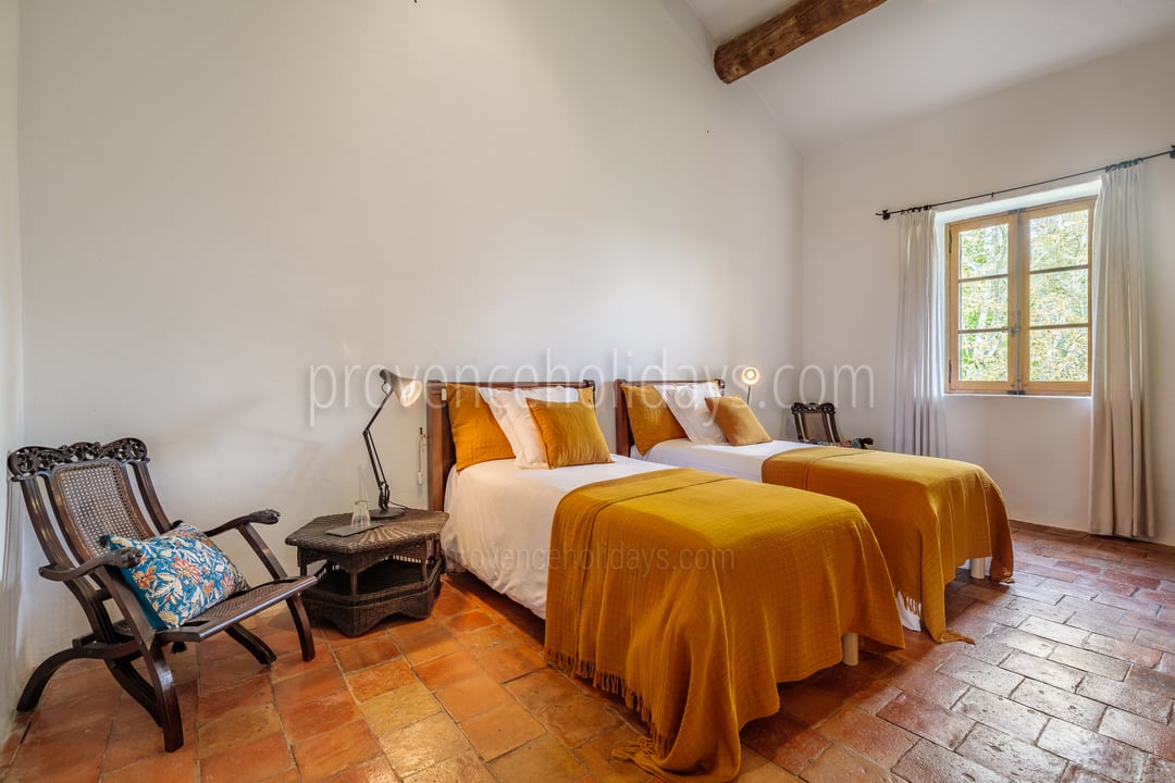4 - Bastide de Luberon: Villa: Bedroom