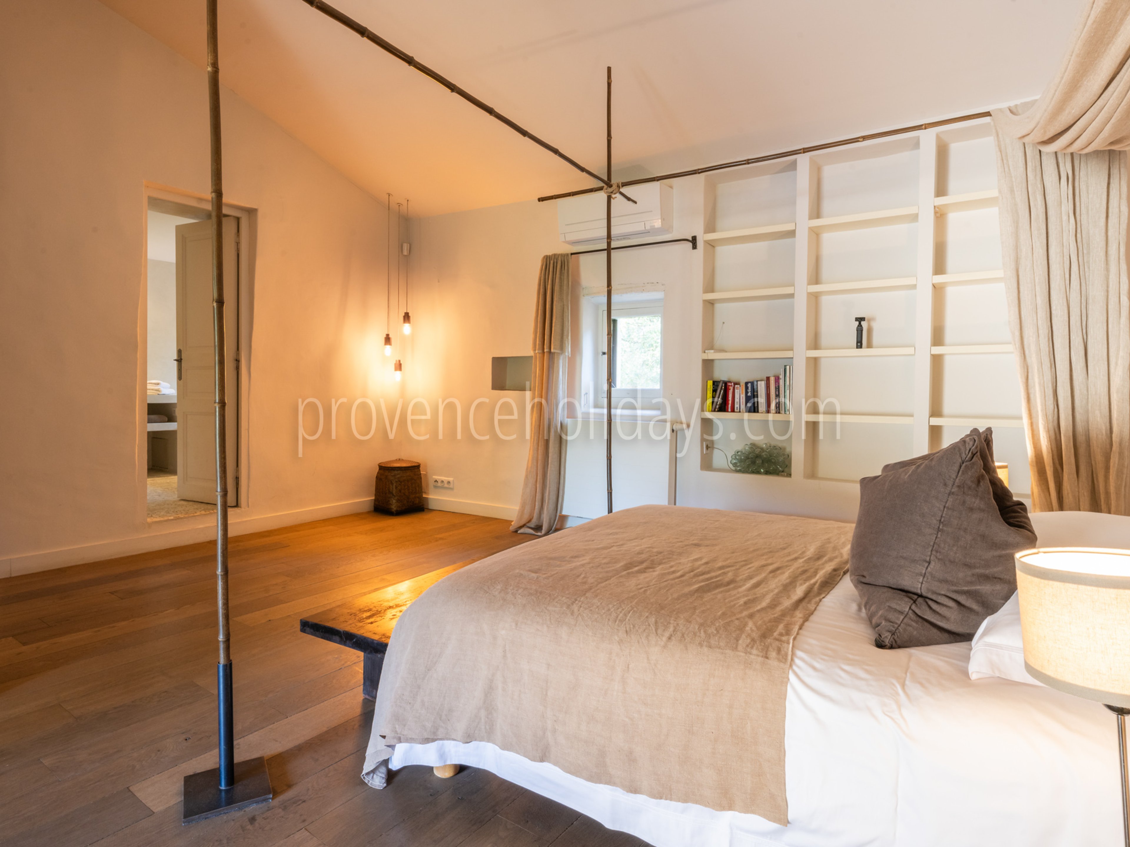 22 - Le Mas aux Gargouilles: Villa: Bedroom