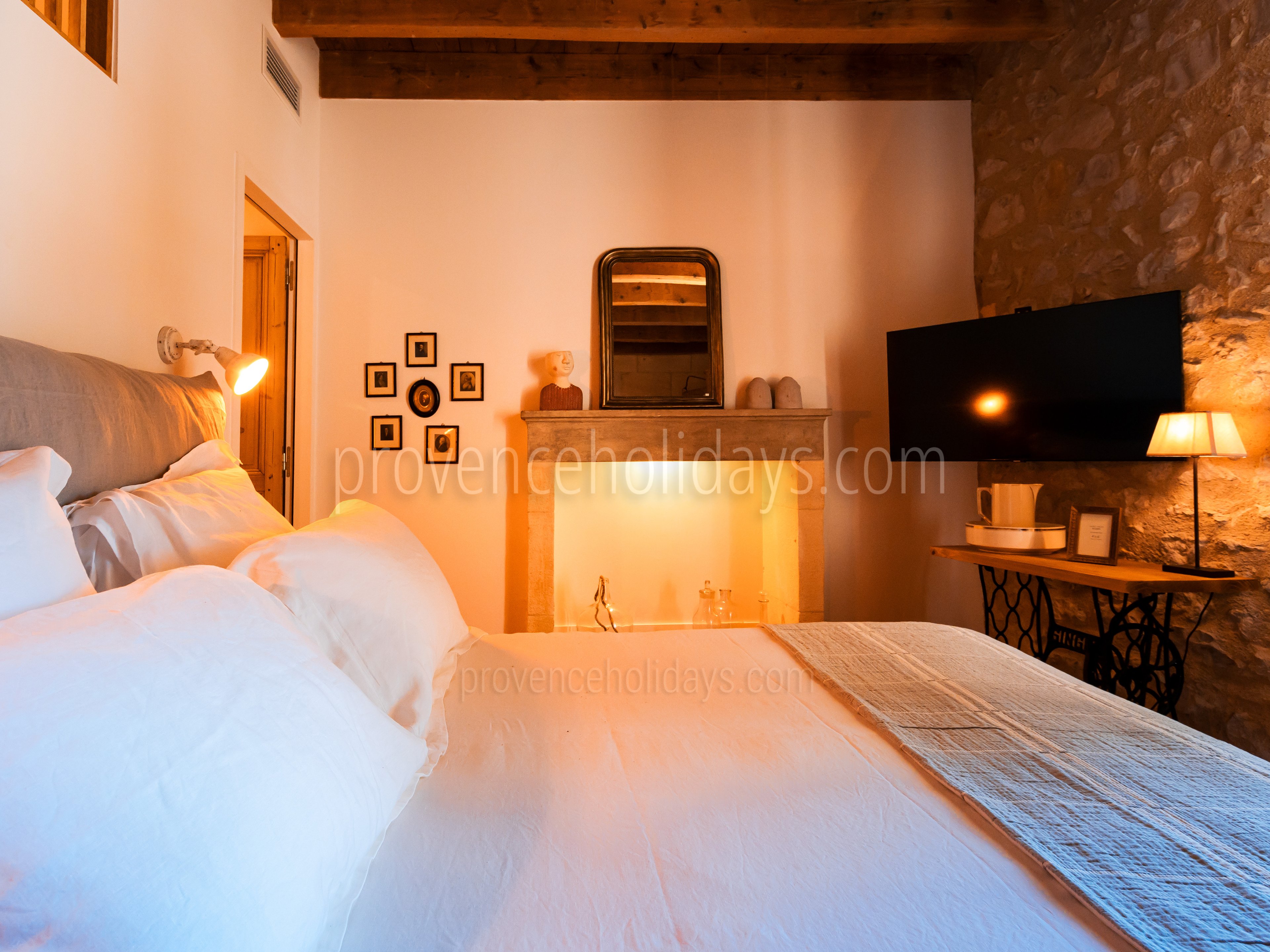 68 - Mas des Pommiers: Villa: Bedroom