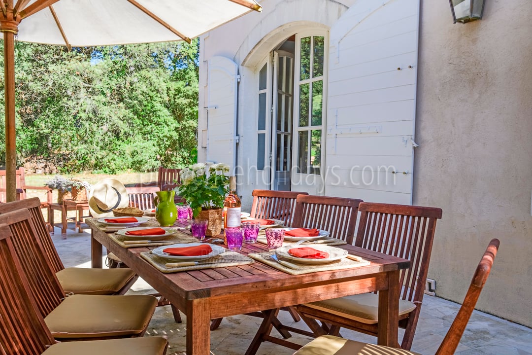11 - Le Mas des Roses: Villa: Exterior