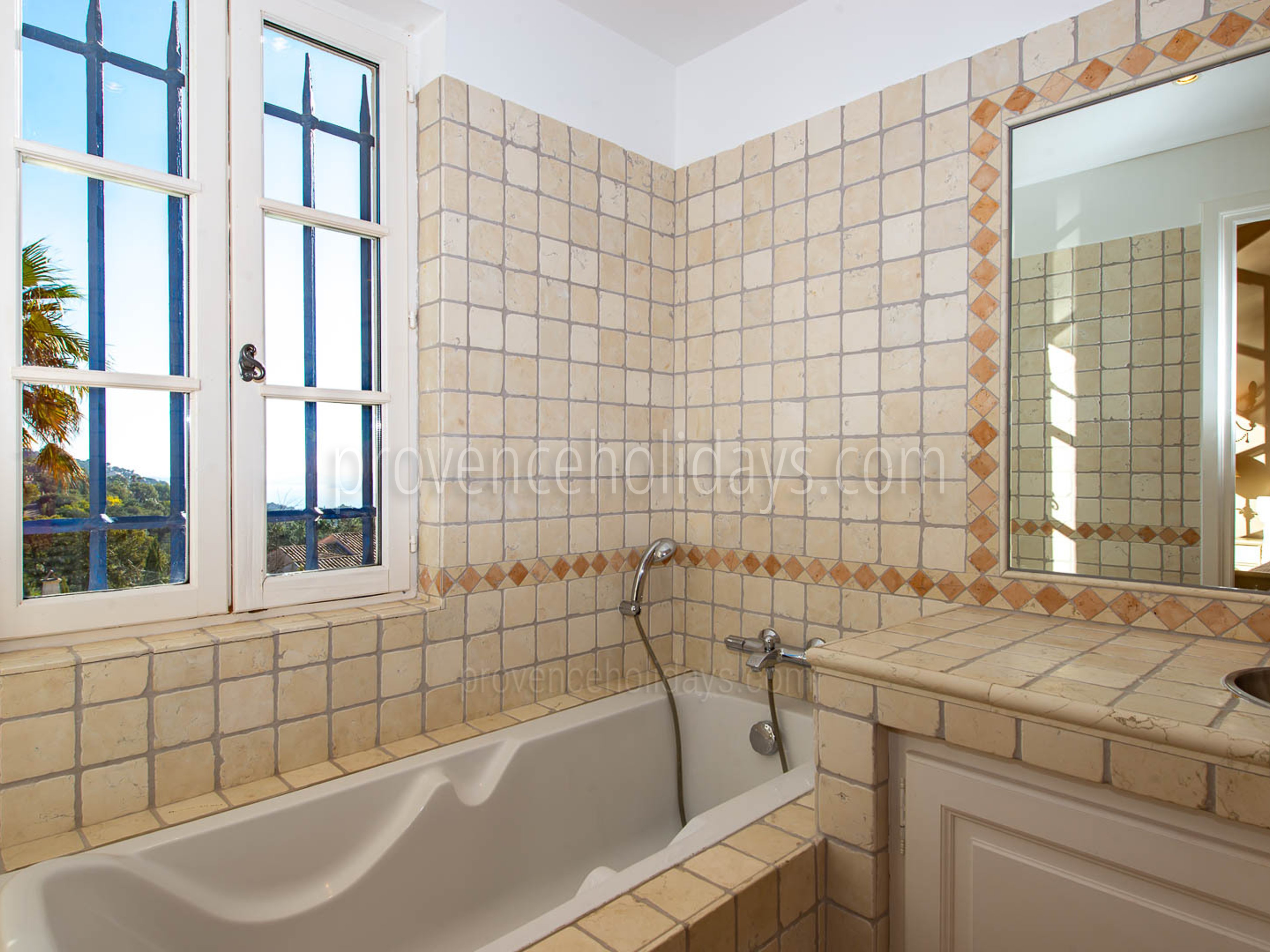 8 - Villa Grimaldi: Villa: Bathroom