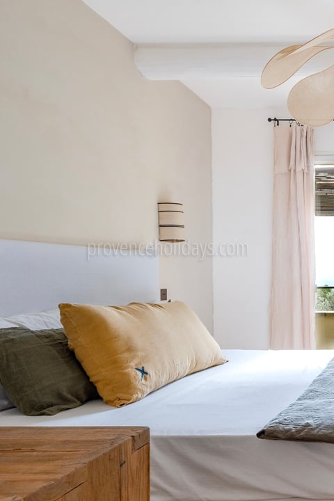 67 - Mas des Collines du Luberon: Villa: Bedroom