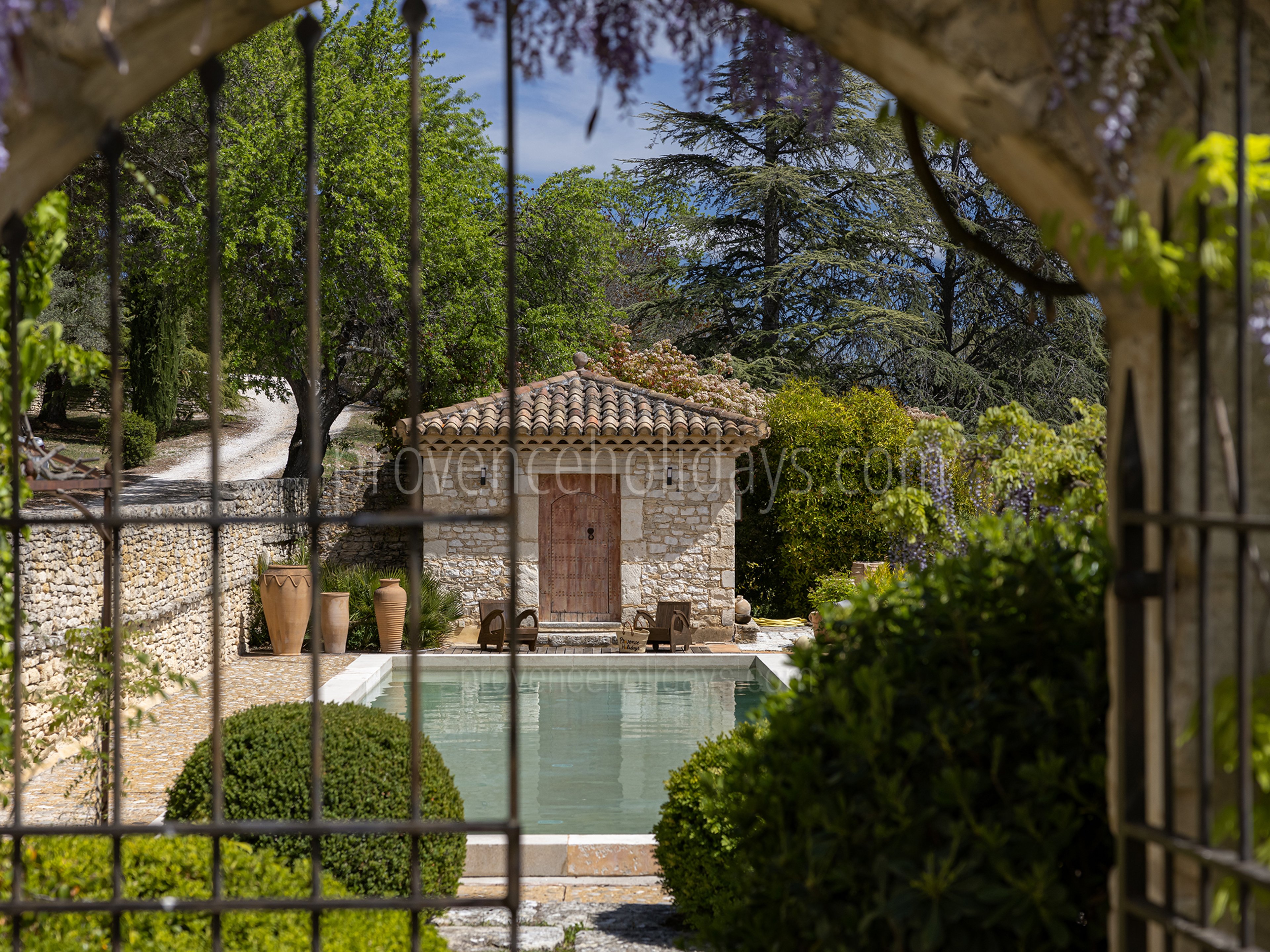17 - La Maison des Glycines: Villa: Exterior