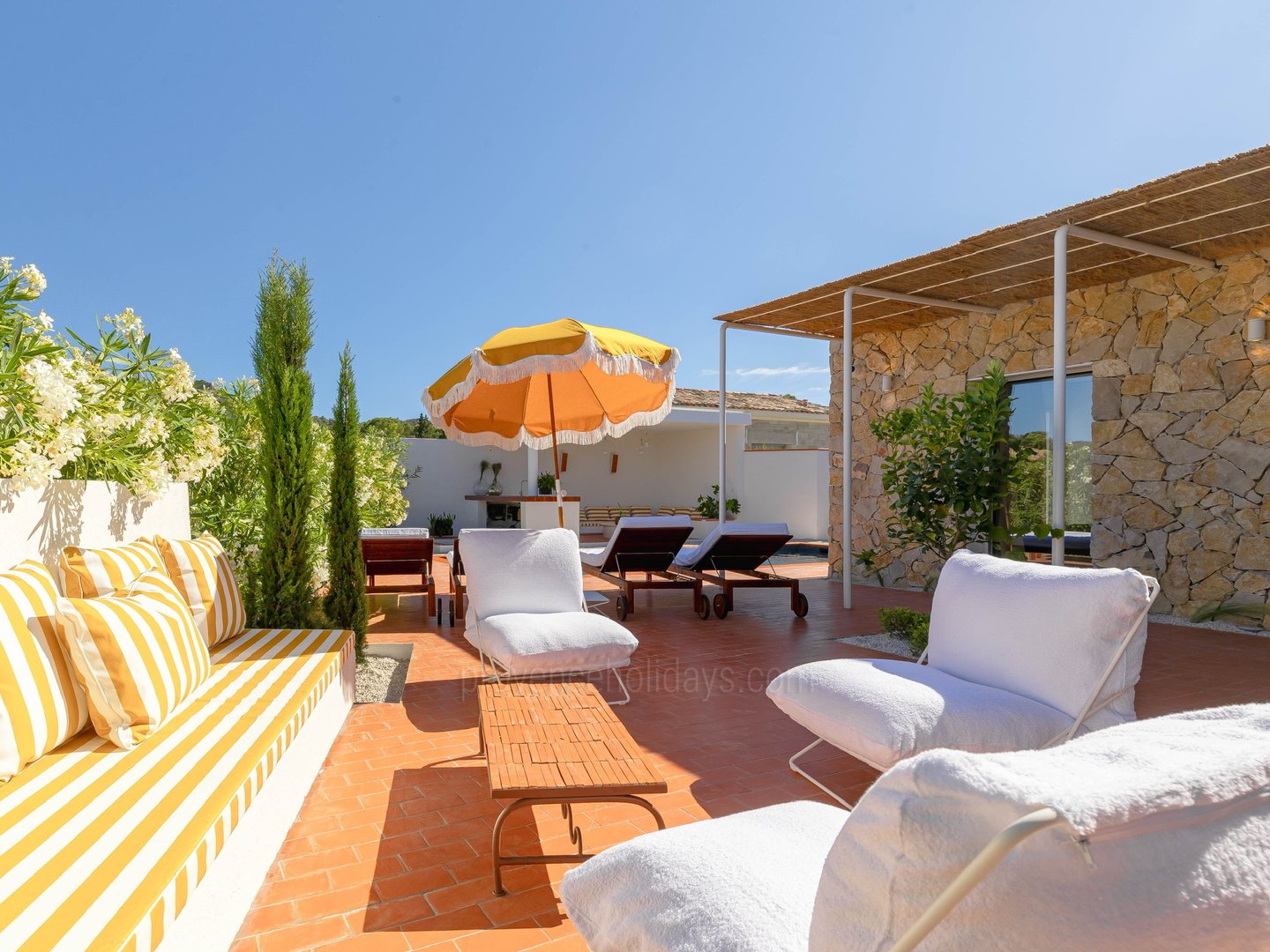 21 - Maison Bardot: Villa: Exterior