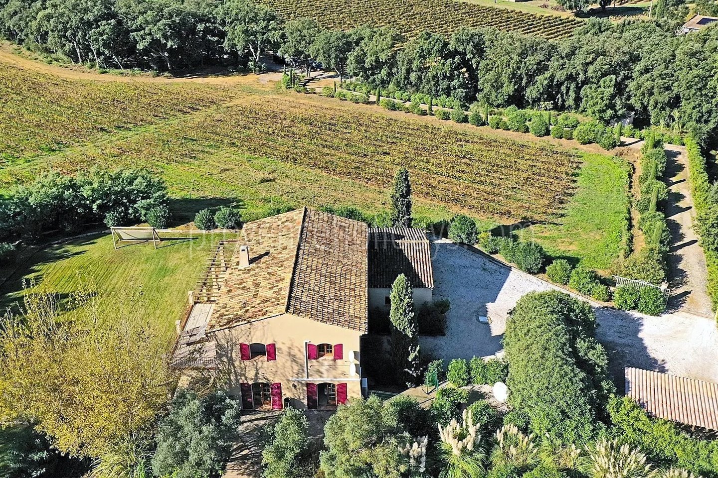 7 - Villa au cœur des vignes à Grimaud: Villa: Exterior