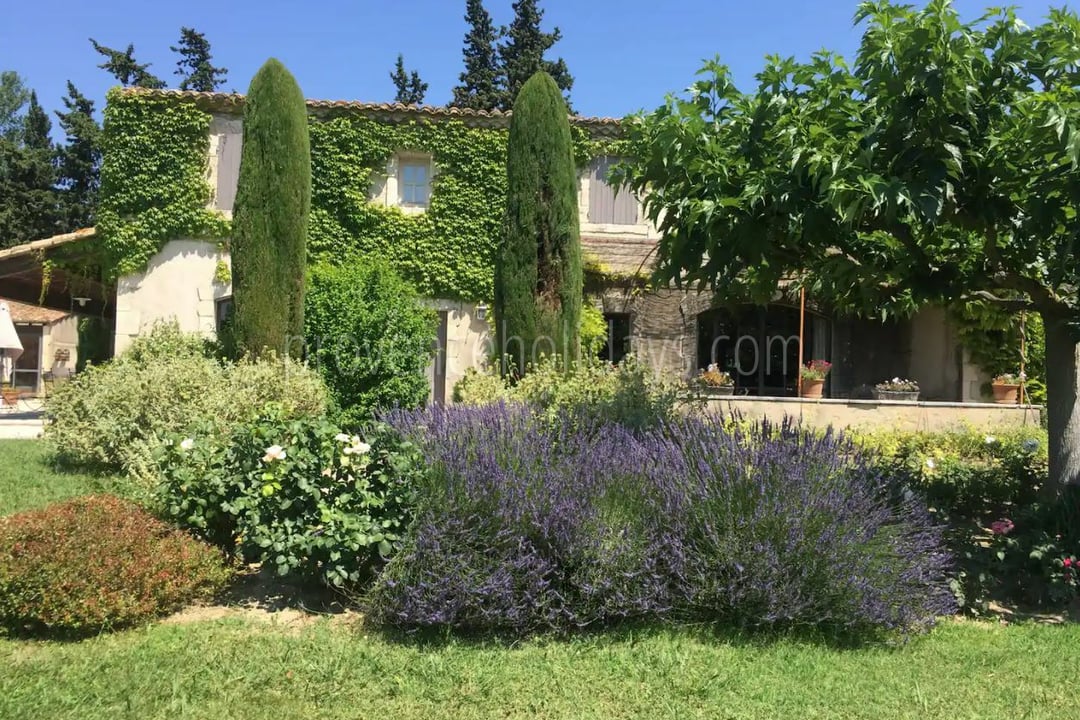 9 - Maison Paradou: Villa: Exterior