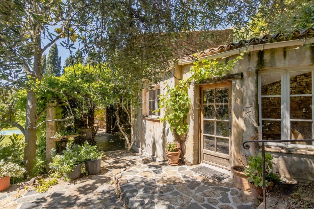 23 - Gehucht in La Garde-Freinet: Villa: Exterior