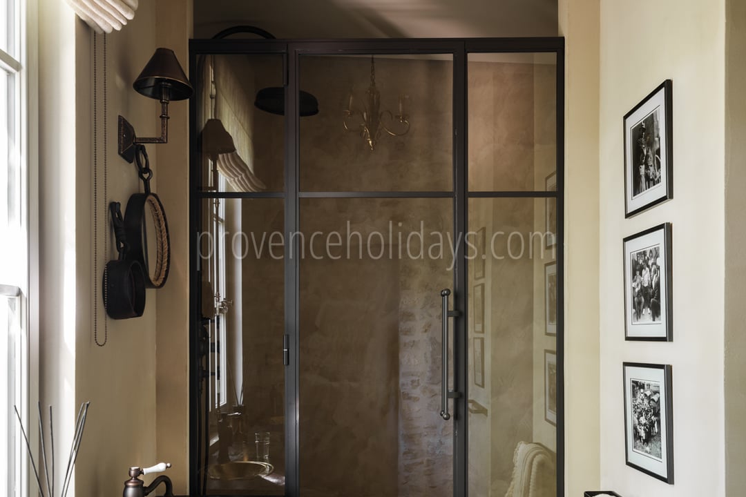 38 - Mas des Oliviers: Villa: Bathroom