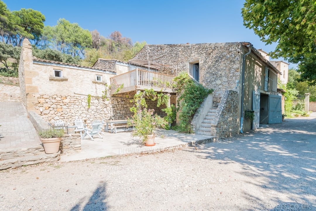 11 - Bastide du Luberon: Villa: Exterior