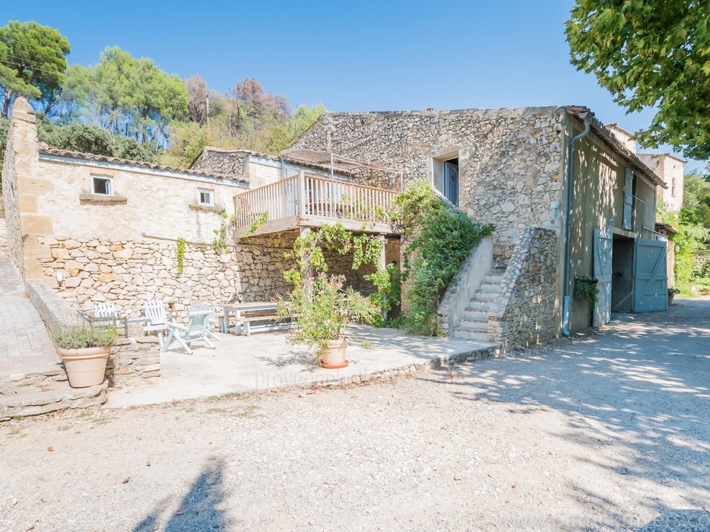 11 - Bastide du Luberon: Villa: Exterior