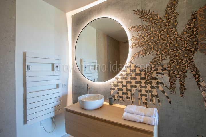 70 - Villa du Var: Villa: Bathroom