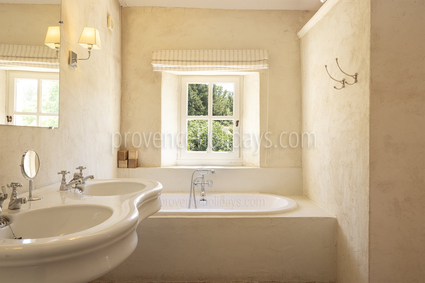 18 - Mas de Saint Véran: Villa: Bathroom