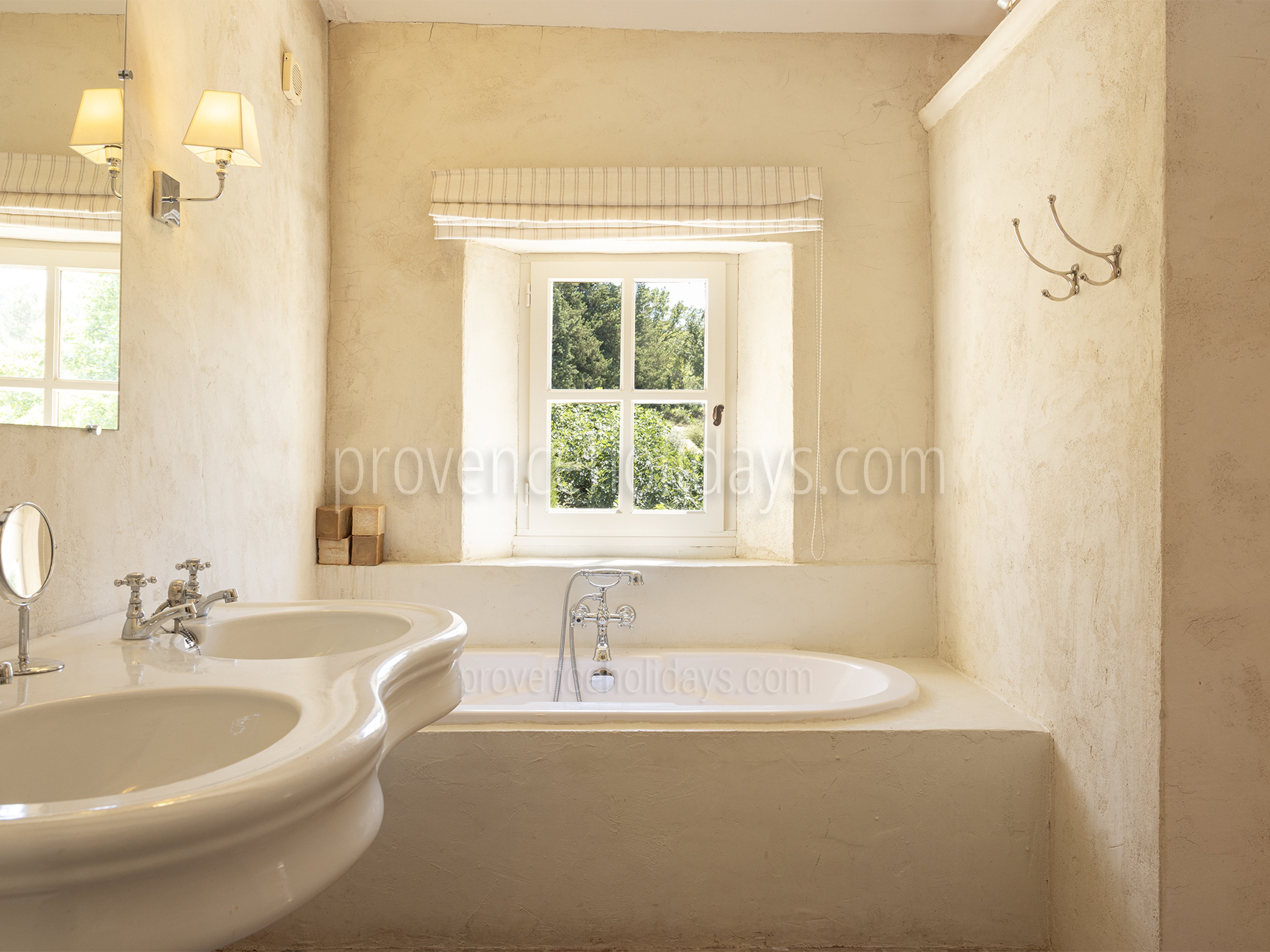 18 - Mas de Saint Véran: Villa: Bathroom