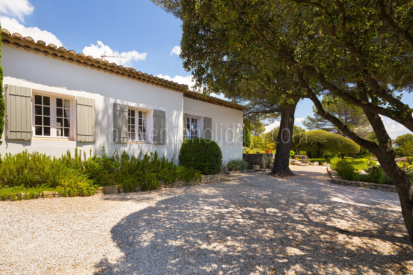 20 - Mas de Gordes: Villa: Exterior