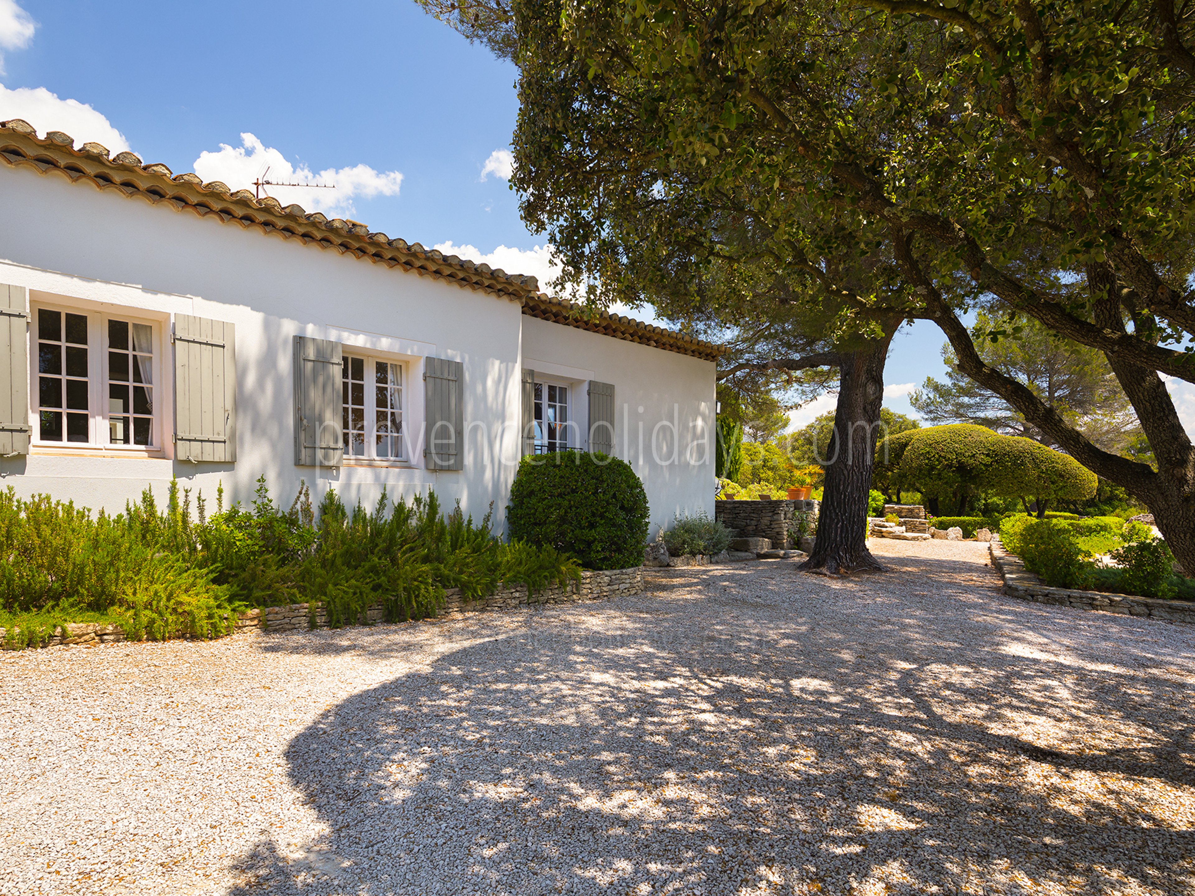 20 - Mas de Gordes: Villa: Exterior