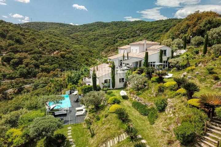 17 - Mistral Serene: Villa: Exterior