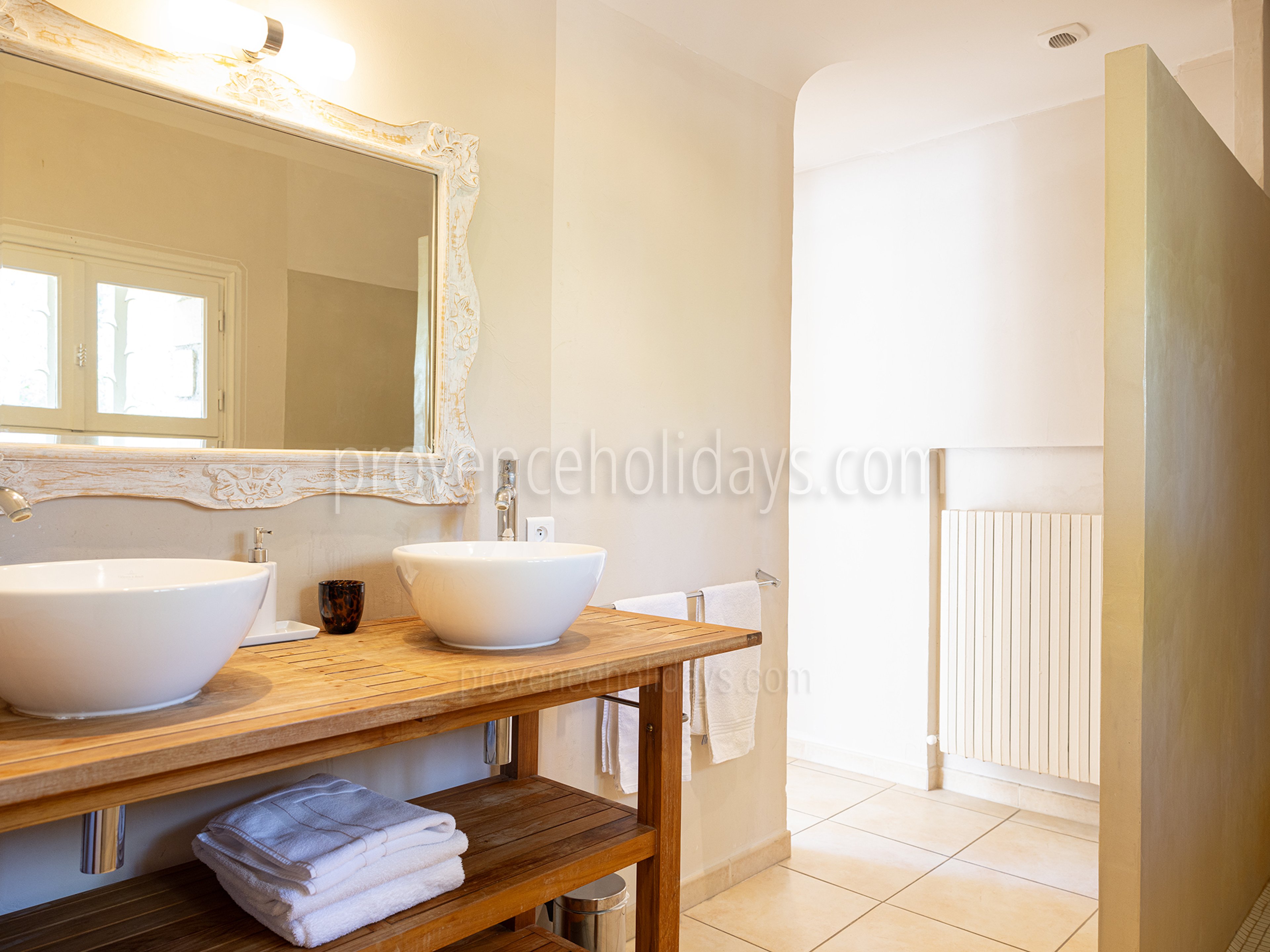 15 - Mas Heyrauds: Villa: Bathroom