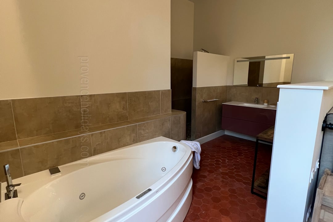 13 - La Maison Bourgeoise: Villa: Bathroom