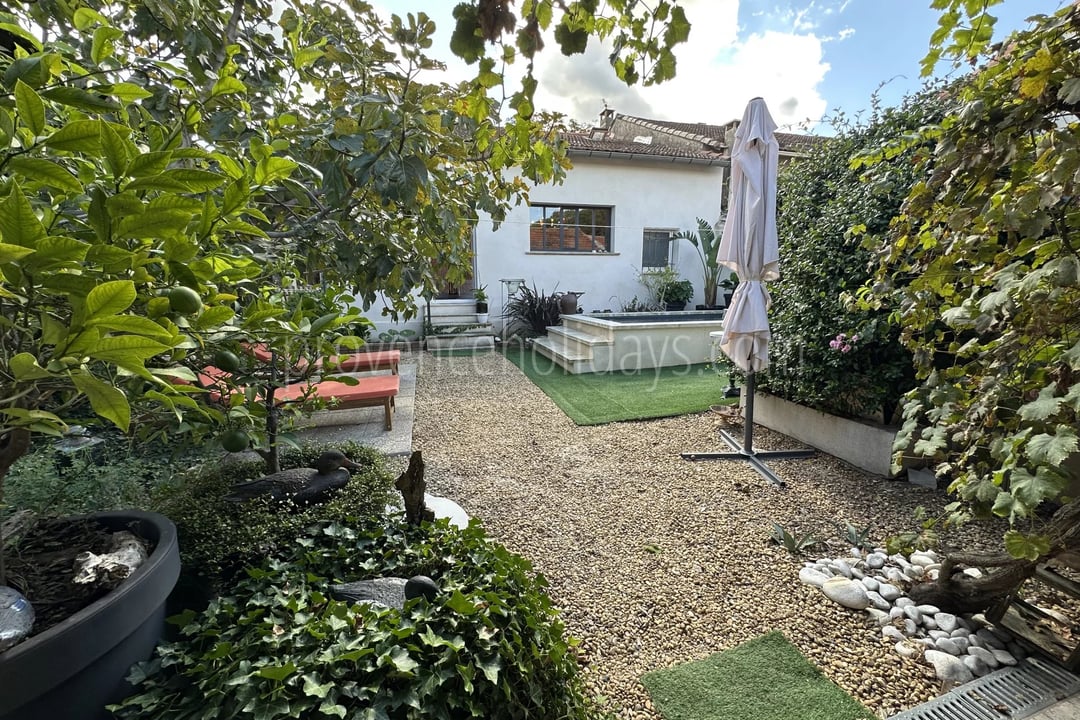 22 - Village house in Eygalières: Villa: Exterior