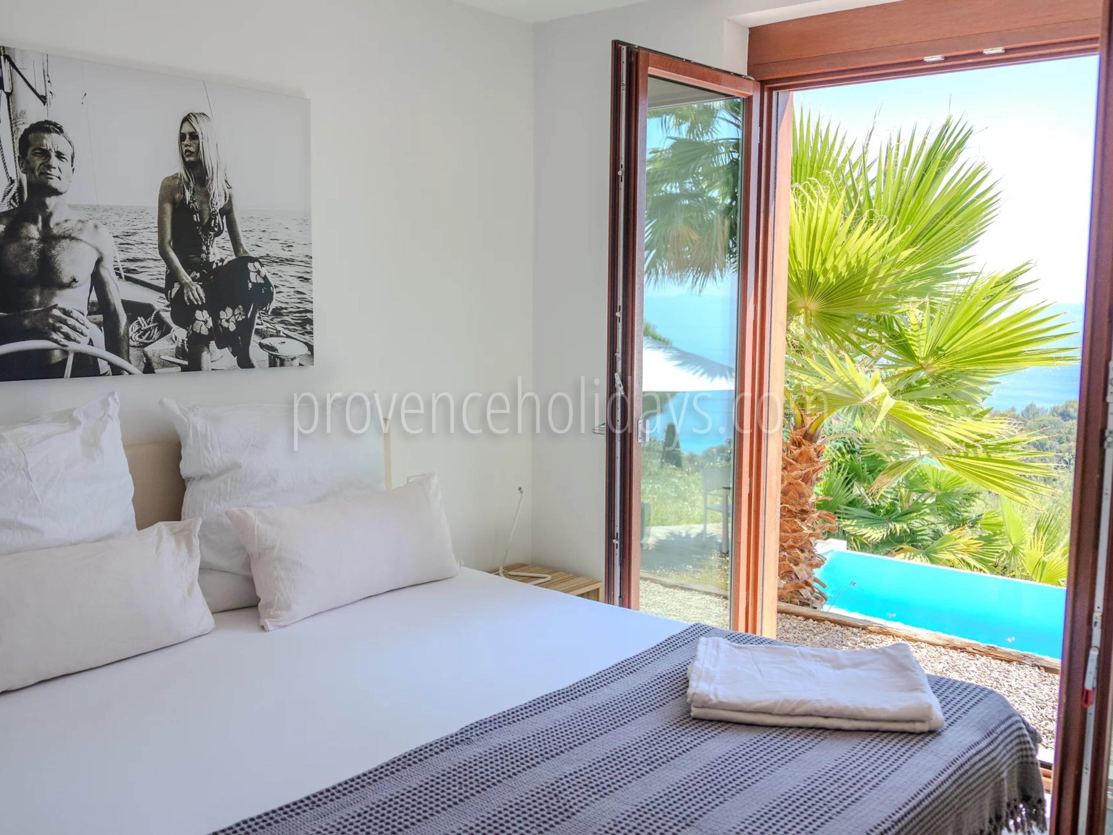 5 - Villa met zwembad in Rayol-Canadel-sur-Mer: Villa: Bedroom