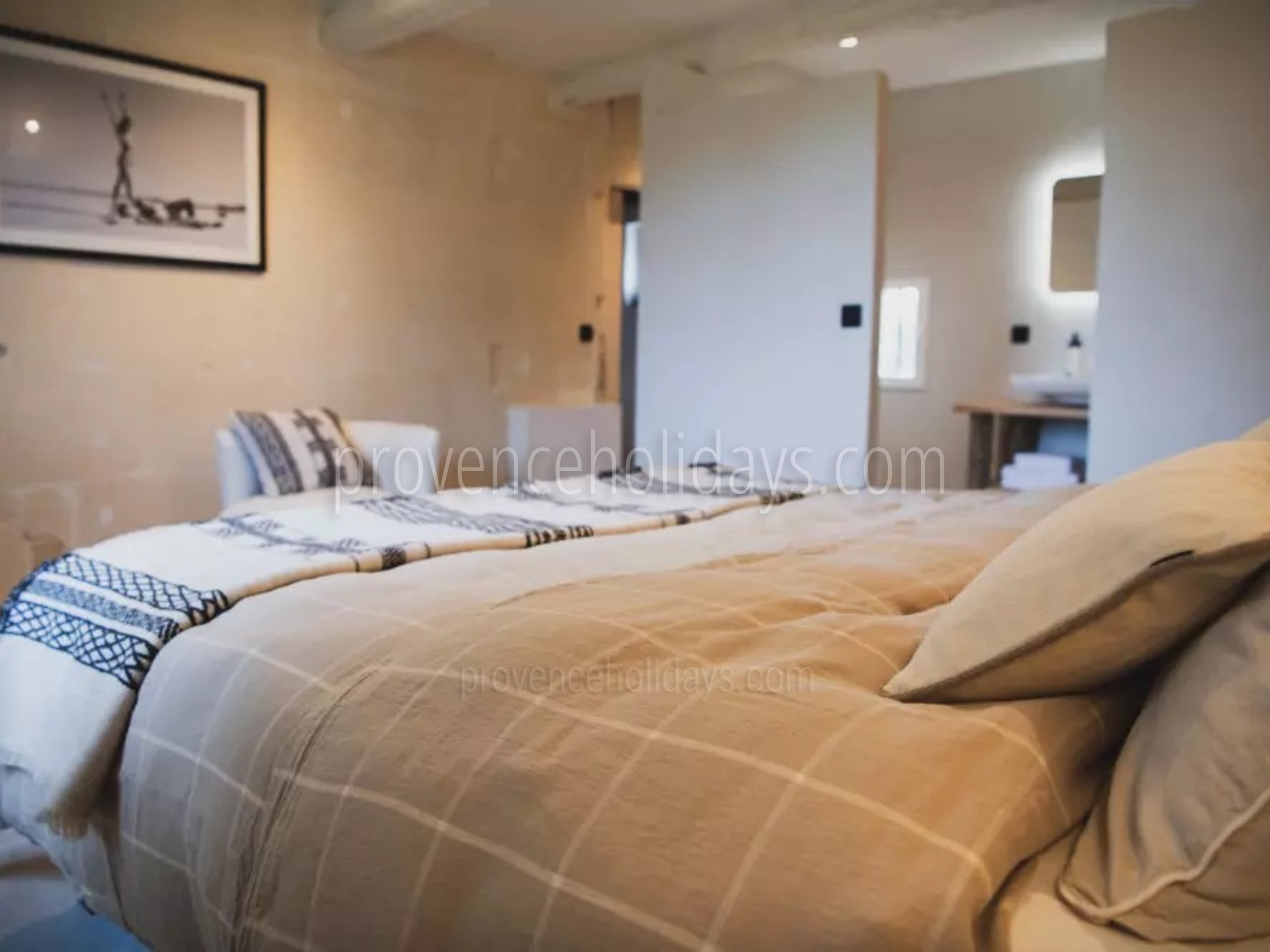 26 - Mas d\'Images: Villa: Bedroom