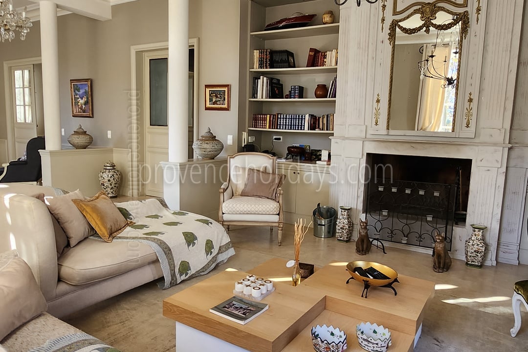 23 - Bastide Lacoste: Villa: Interior