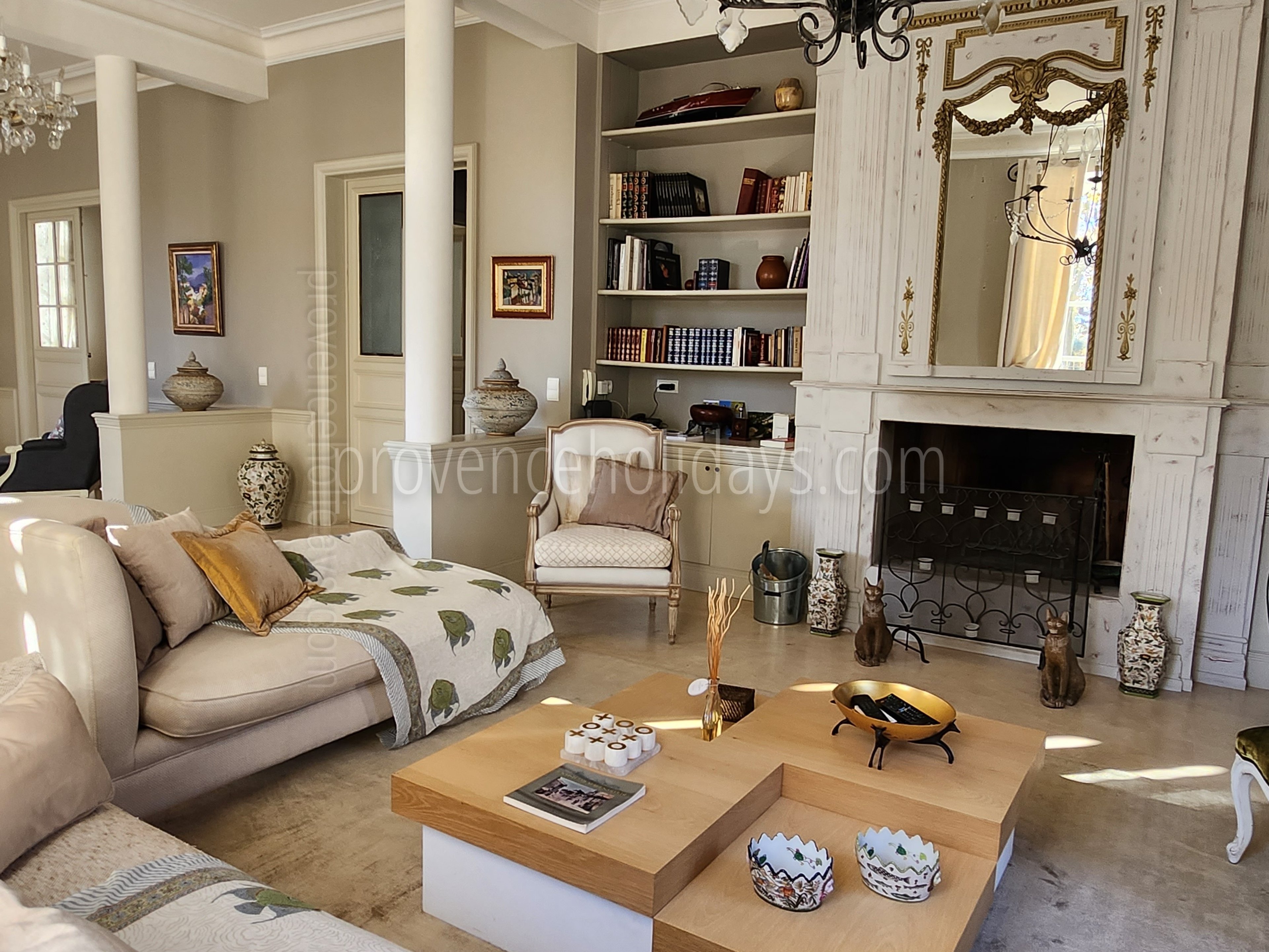 23 - Bastide Lacoste: Villa: Interior