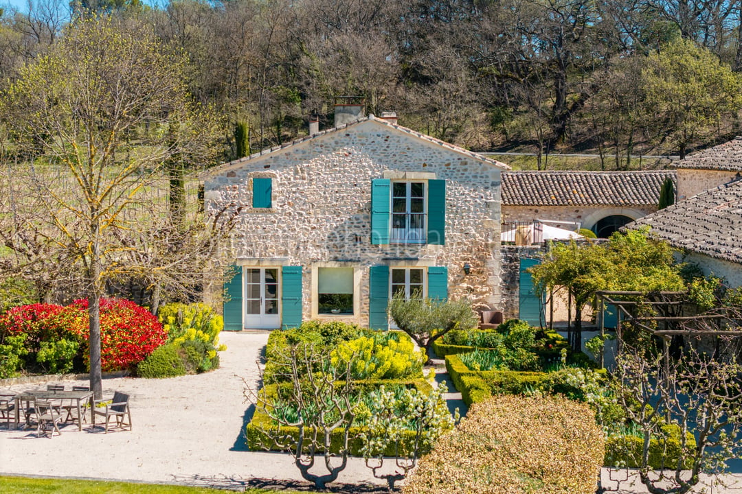 22 - Mas with inner courtyard in Gordes: Villa: Exterior