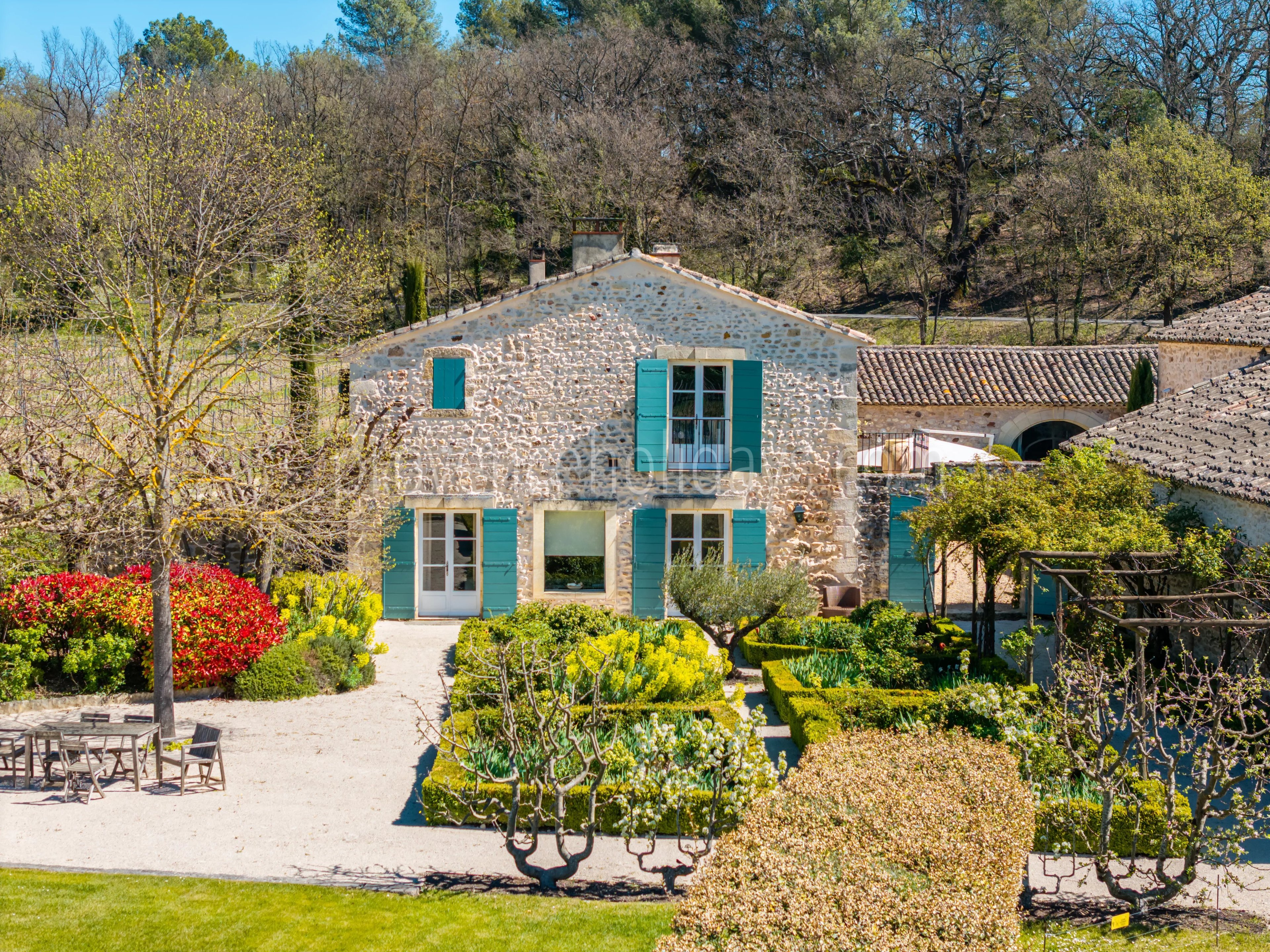 22 - Mas with inner courtyard in Gordes: Villa: Exterior
