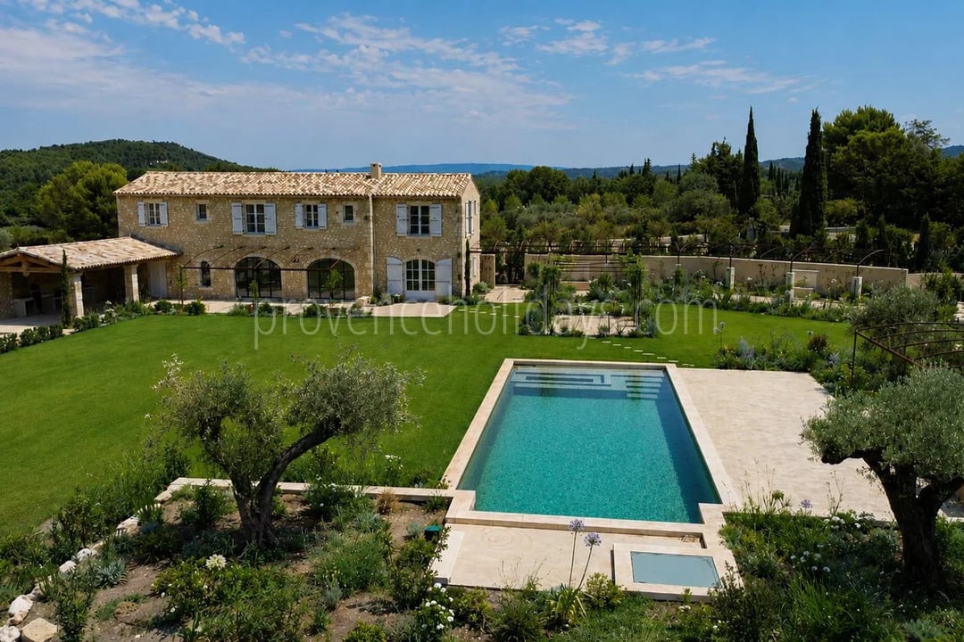 2 - Provençal mas in Eygalières: Villa: Exterior