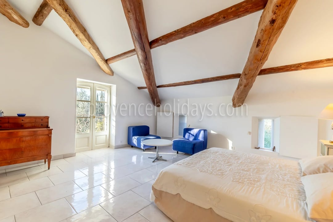 8 - Karaktervolle mas in Vaison-la-Romaine: Villa: Bedroom