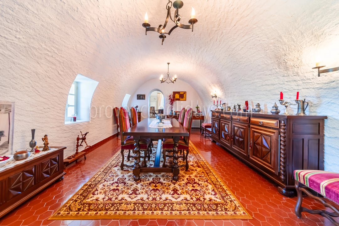 16 - Character mas in Gordes: Villa: Interior