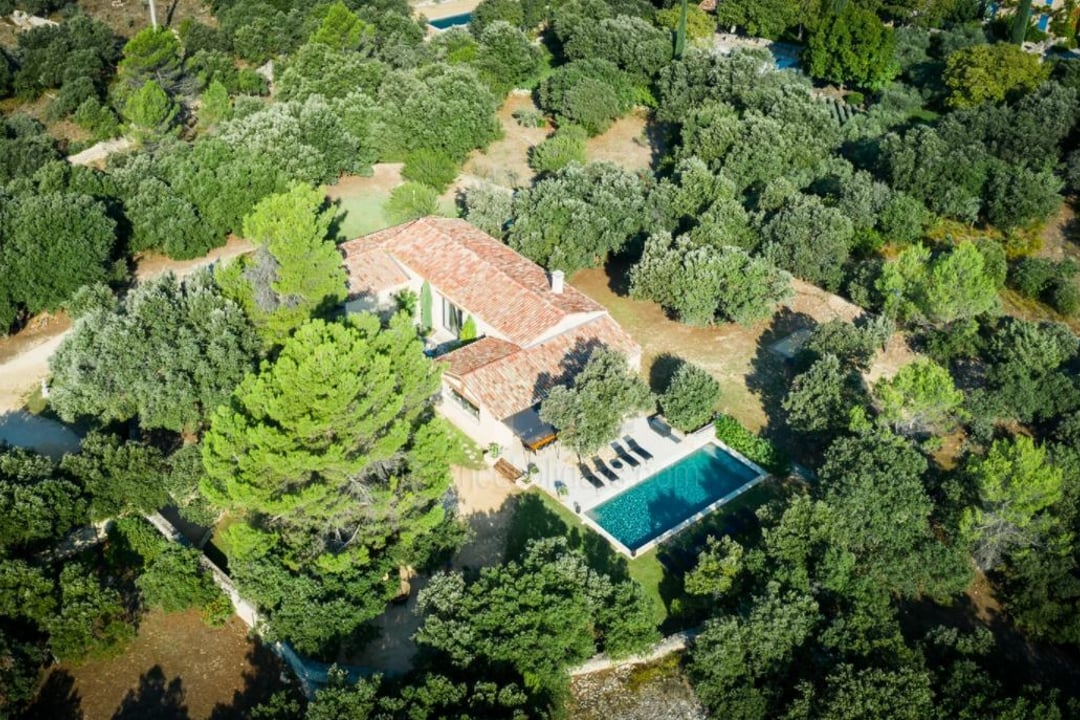 Contemporary villa with heated pool in the Luberon