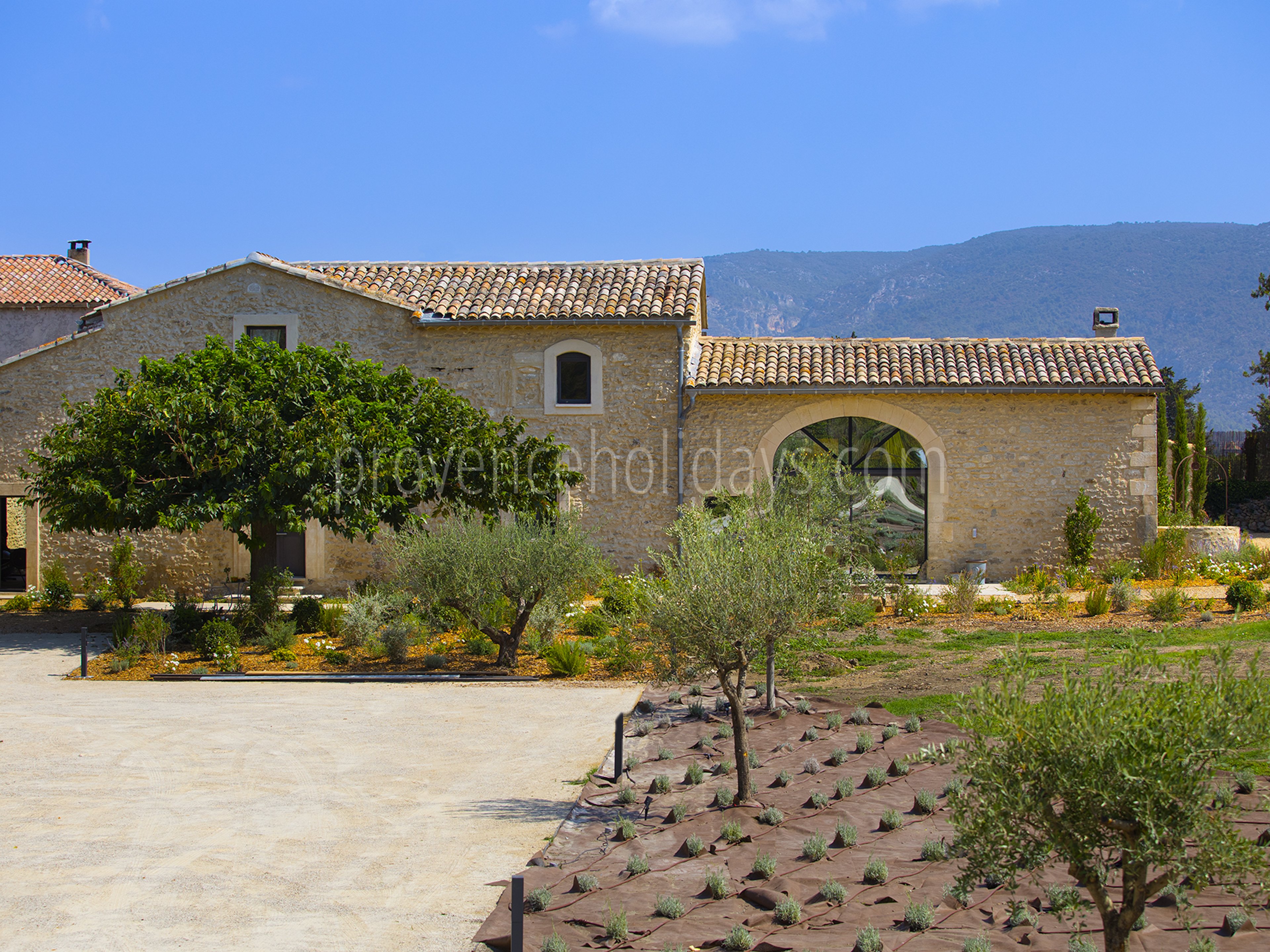 21 - Mas de la Lône: Villa: Exterior