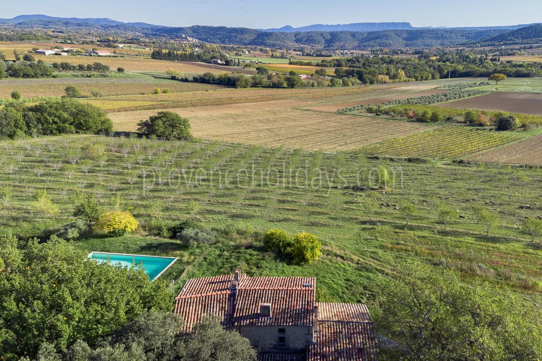 14 - Stone property in Cucuron: Villa: Exterior