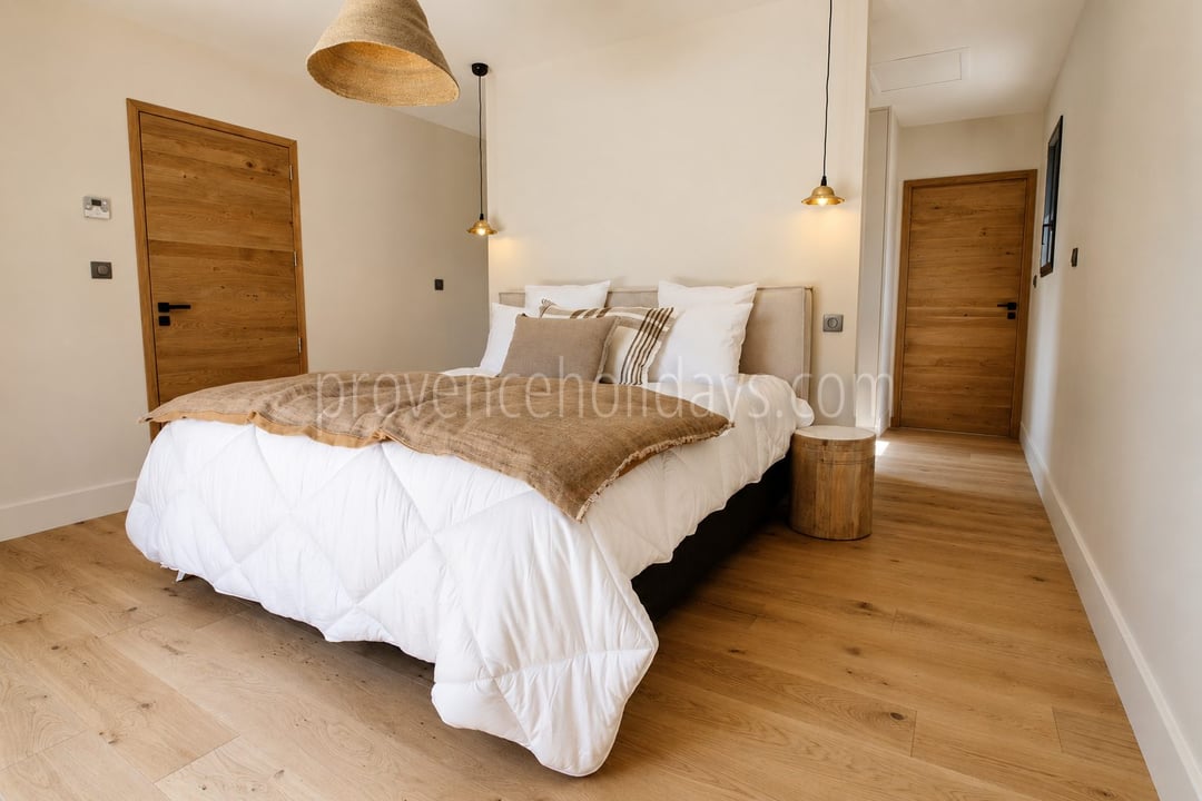 19 - Villa within walking distance of Maussane-les-Alpilles: Villa: Bedroom