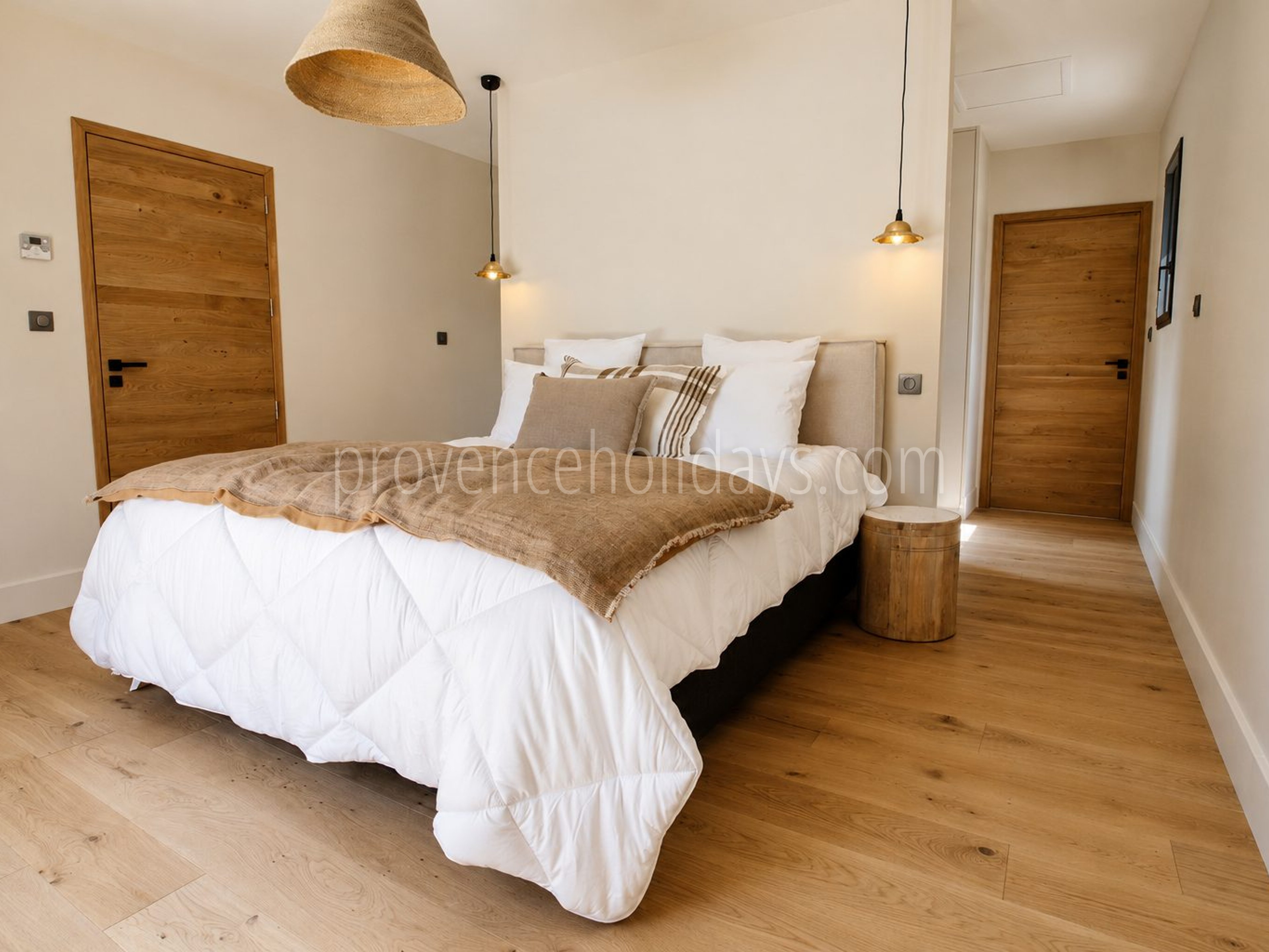 19 - Villa within walking distance of Maussane-les-Alpilles: Villa: Bedroom