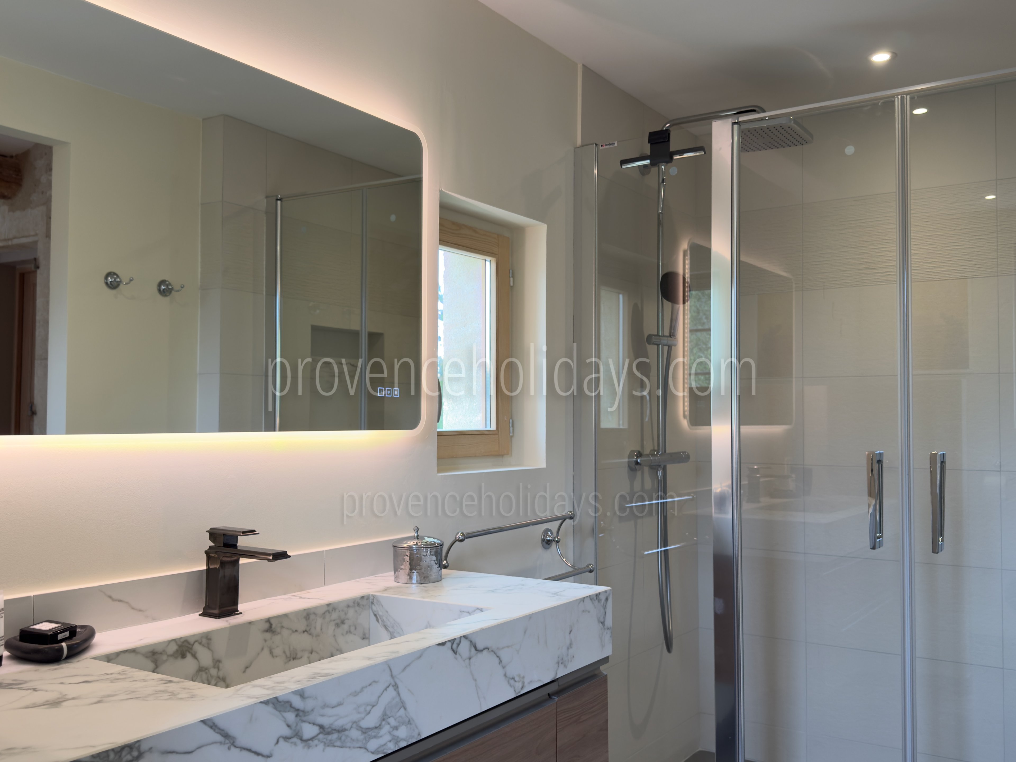 45 - Le Mas de la Cabro: Villa: Bathroom