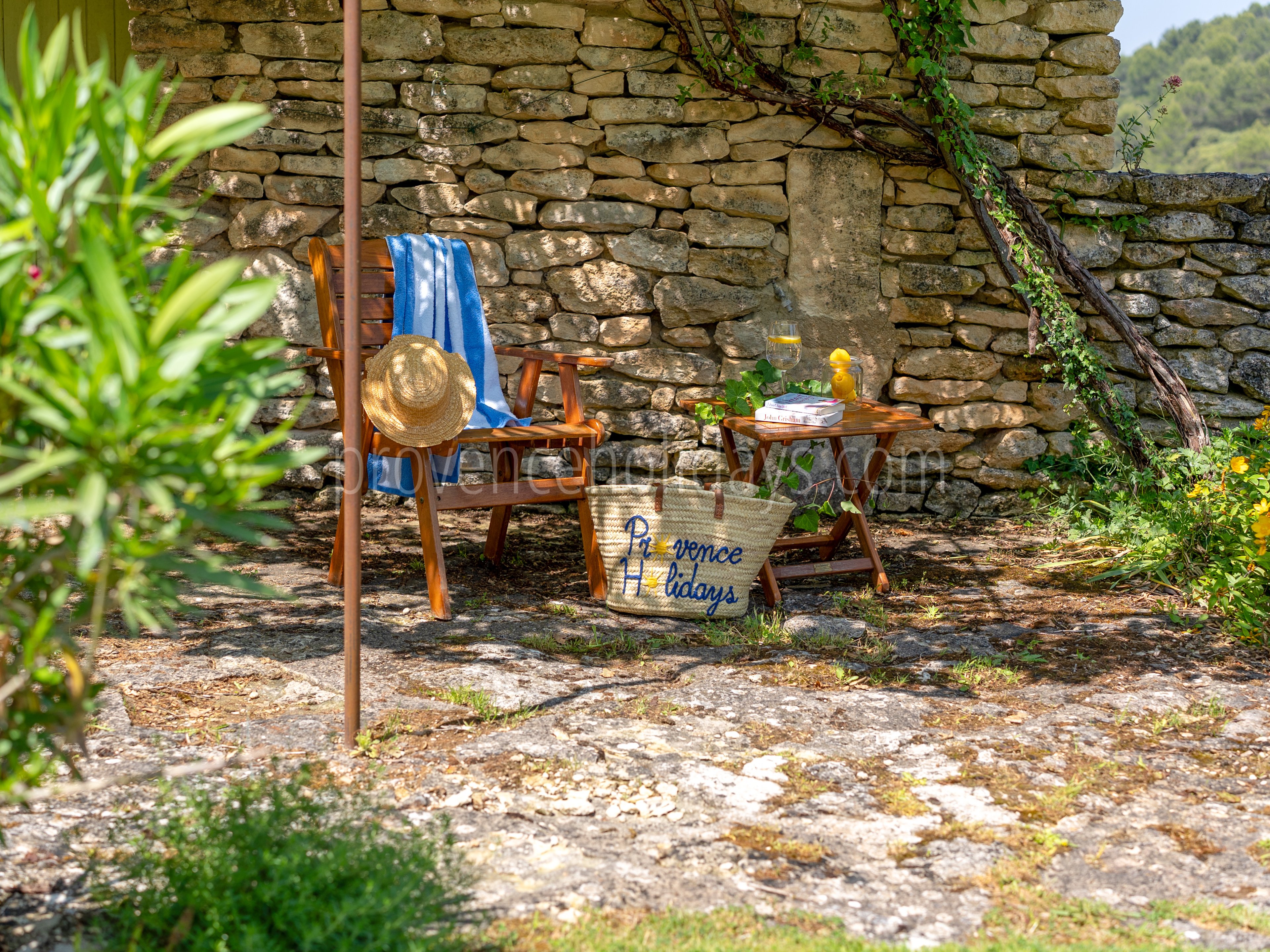 70 - Le Mas de Bonnieux: Villa: Exterior